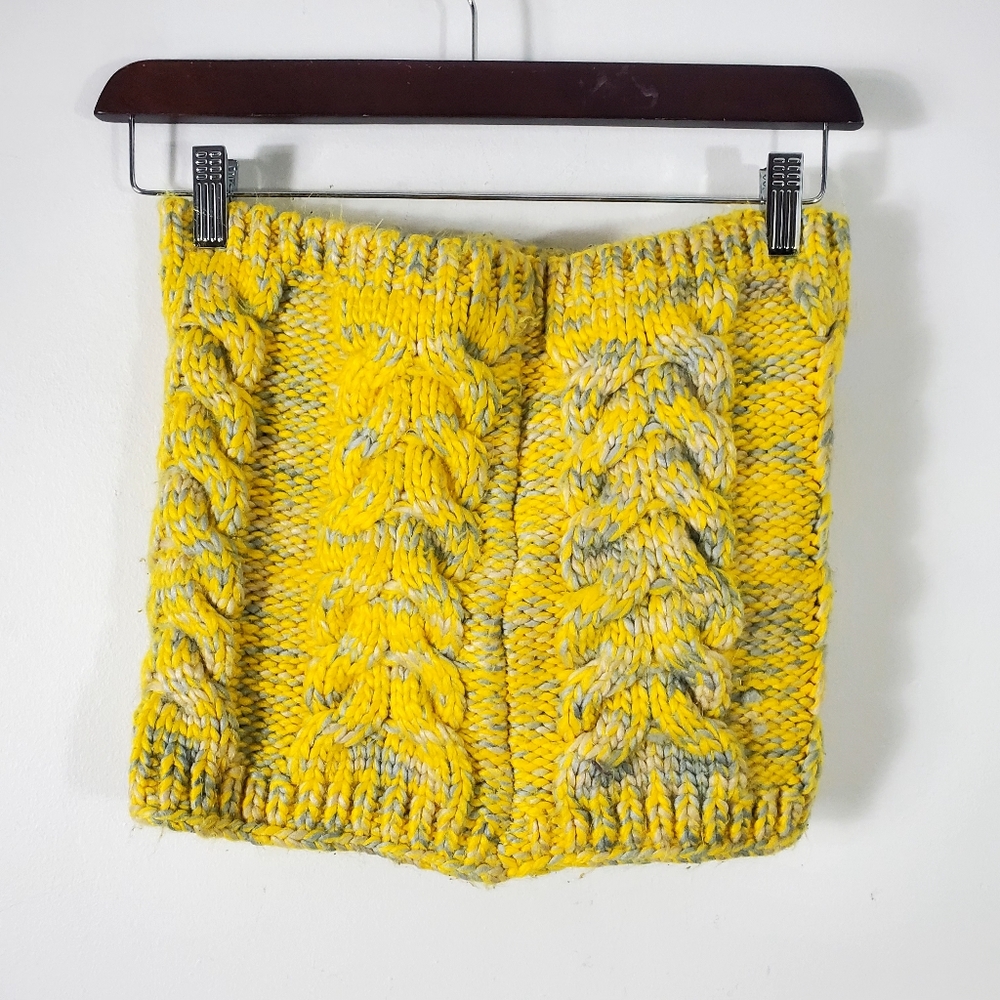 Gap Yellow Cable Knit Women Shorts